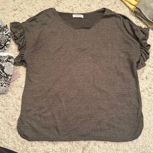 Linen short sleeve with ruffled sleeves size small/medium